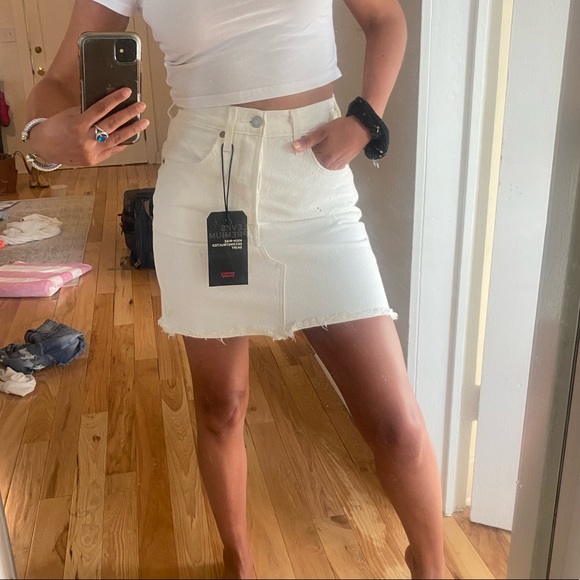 Levi’s High Rise Deconstructed Jean Skirt NWT - Picture 5 of 9